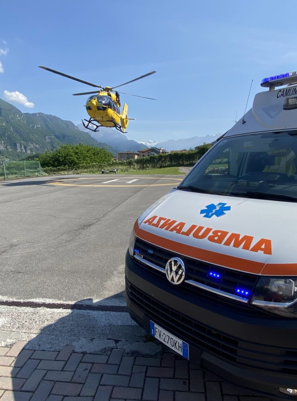 Fotografie gruppo sanitario camunia soccorso rendez vous ambulanza elicottero camunia soccorso